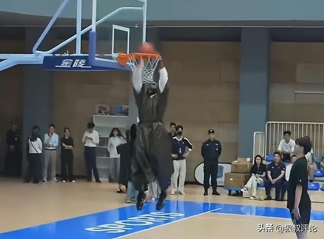 特雷·杨4900万选项在即 奇才面临合同考验