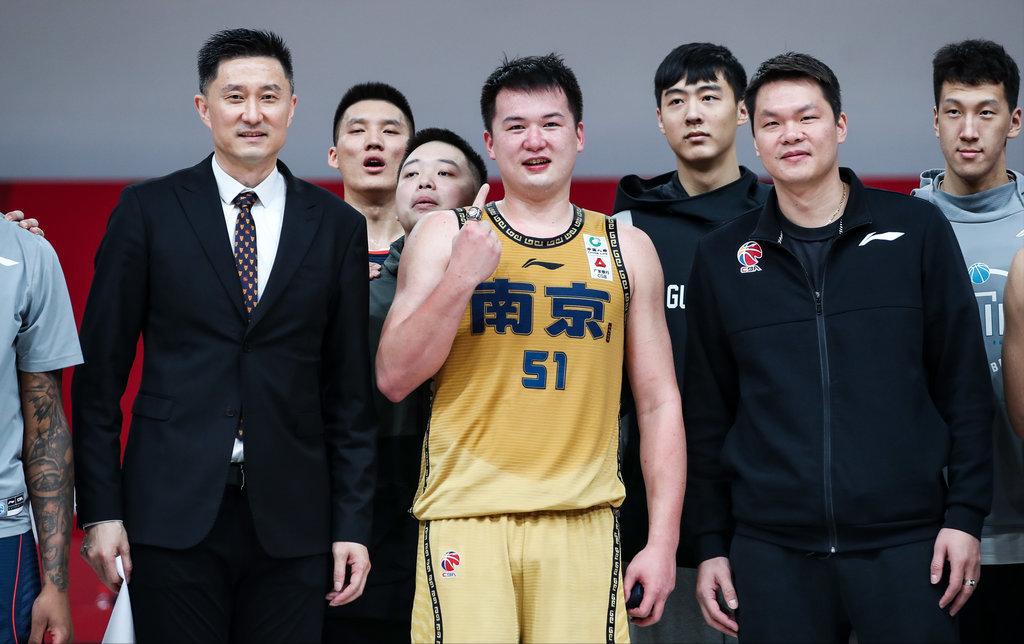 队报:巴黎卖拉莫斯和李刚仁收入破亿,将签阿克利乌舍和迪奥曼德