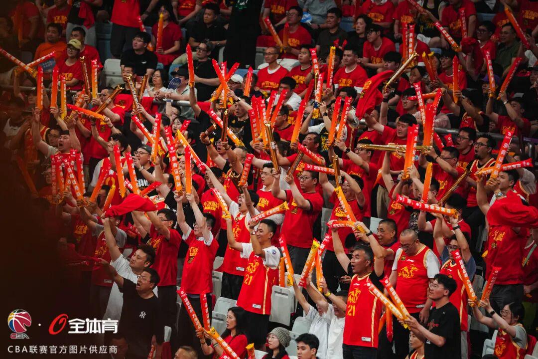 记者拉比奥、于帕、楚阿梅尼、萨利巴缺席训练前者母亲探班扑空