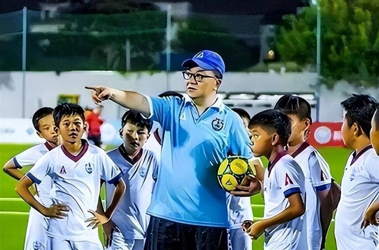 队报:巴黎卖拉莫斯和李刚仁收入破亿,将签阿克利乌舍和迪奥曼德