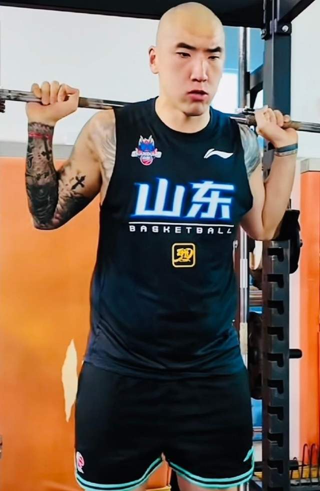 悟空体育活塞步行者争夺特雷·墨菲三世
