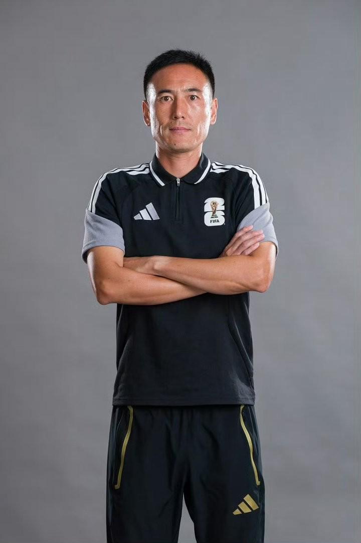 牛逼!拿到了!尼克斯总冠军!27投砸出45分!文班亚马垫脚布伦森...