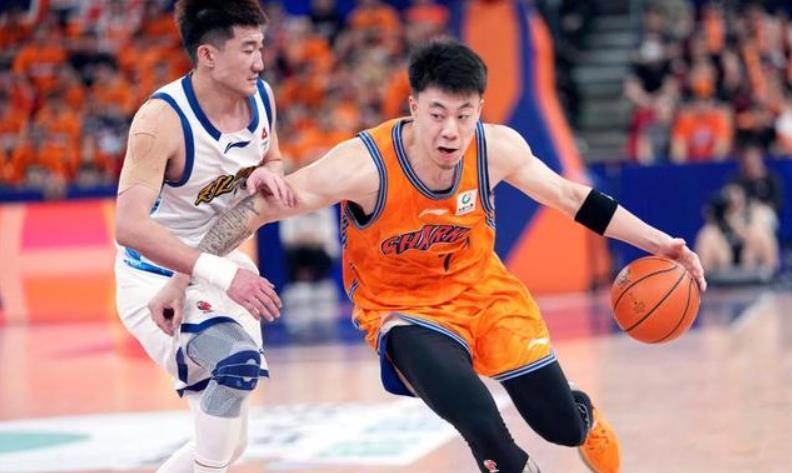 悟空体育4年2.29亿,福克斯坑苦马刺!老板儿子“赶人”+搭首轮才能送走?