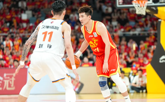 球迷吵翻!乔丹是NBA初代营销大牌,詹姆斯是迭代招牌,真相扎心