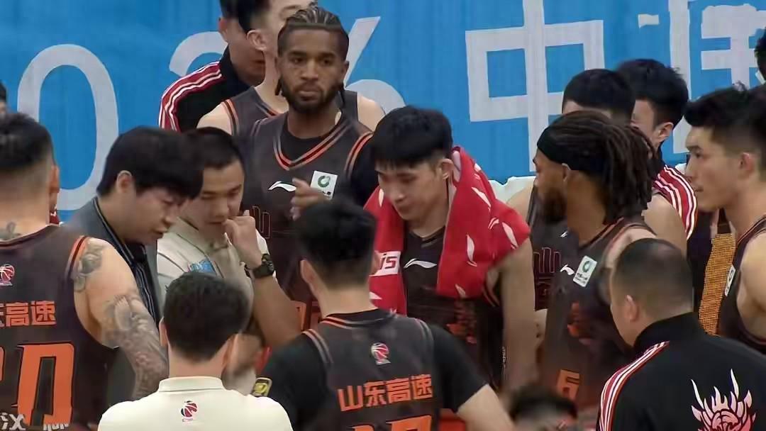 悟空体育-火箭助教艾维竞争独行侠帅位