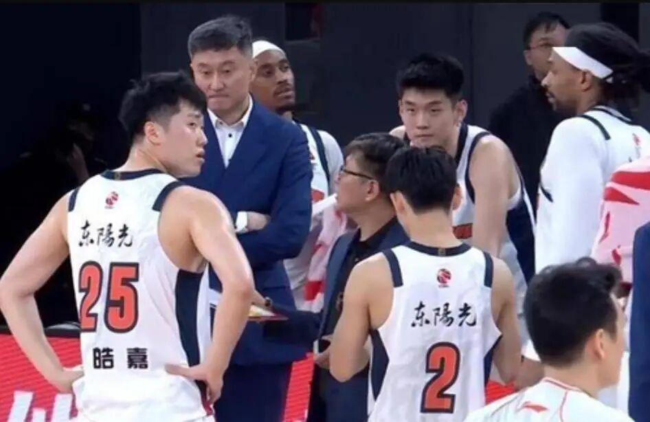 他这个命啊！离开湖人，湖人夺冠，离开尼克斯，尼克斯也拿了冠军