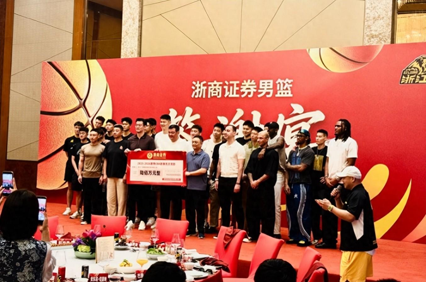 阿奴诺比升FMVP榜首!或复刻伊戈达拉模式 皮尔斯:直接给他颁奖