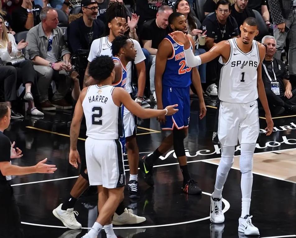 悟空体育划重点!裁判官方:NBA新季严查辅助手推人 詹姆斯亚历山大等恐受大影响