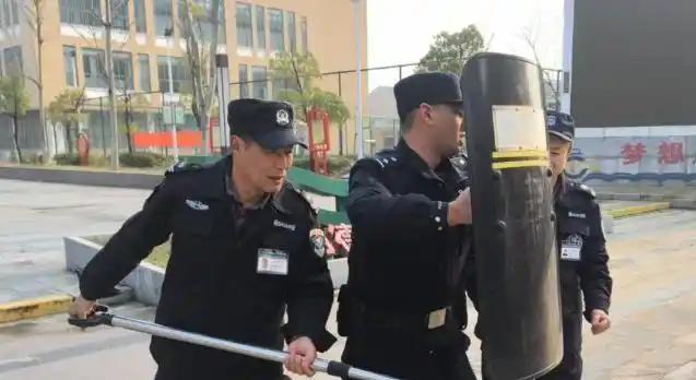 深度分析:续约詹姆斯暗藏致命短板,数据实锤,詹东搭档攻防拉胯
