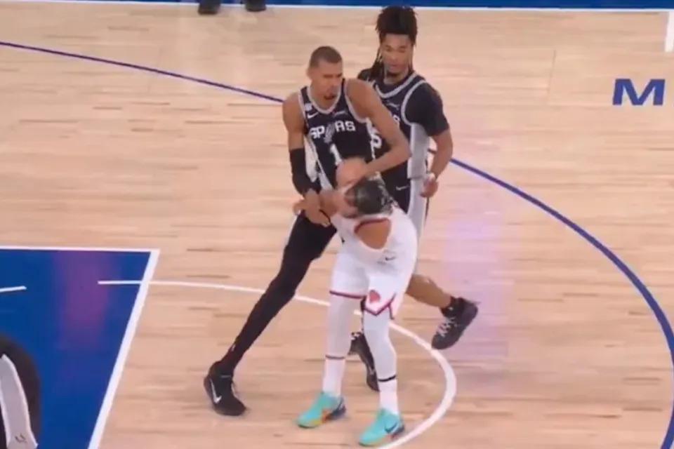 亚历山大遭淘汰后提前开启休赛期训练