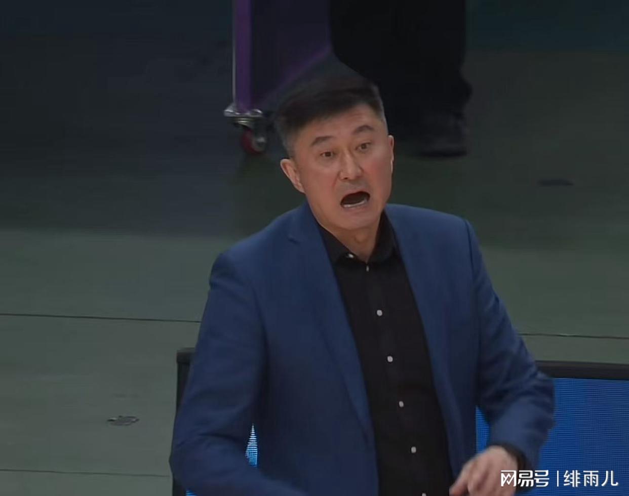 文班谈被球迷扔鸡蛋:显然这种行为很不好,但我并不在意