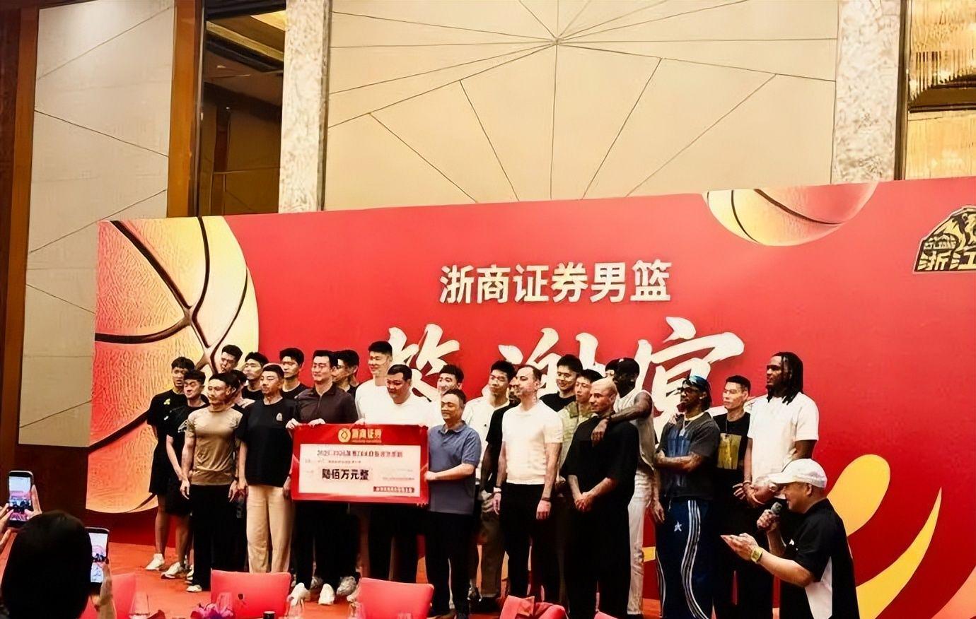 名记曝字母哥有意加盟热火