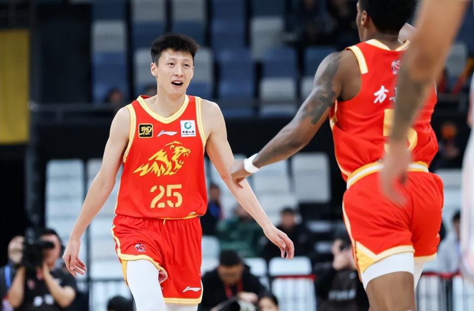 他这个命啊!离开湖人,湖人夺冠,离开尼克斯,尼克斯也拿了冠军