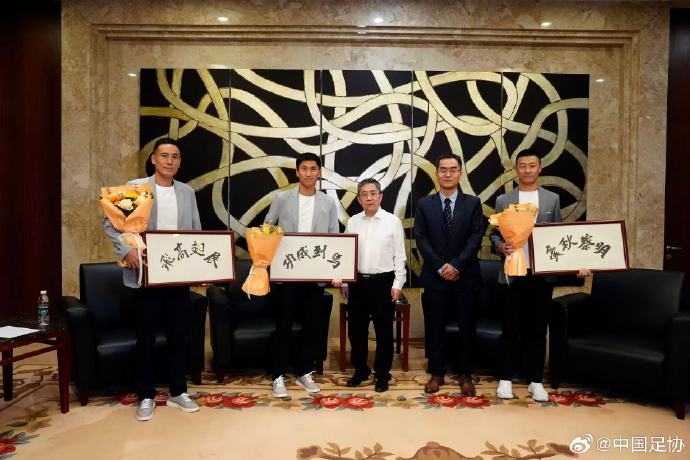 悟空体育3年2.2亿！曝三方交易啊！杰伦布朗或换字母哥