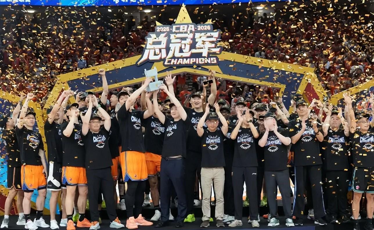 记者拉比奥、于帕、楚阿梅尼、萨利巴缺席训练前者母亲探班扑空