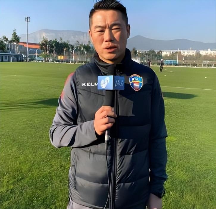 记者:费内巴切仍在和曼城谈阿克转会费,预计700万+150万镑