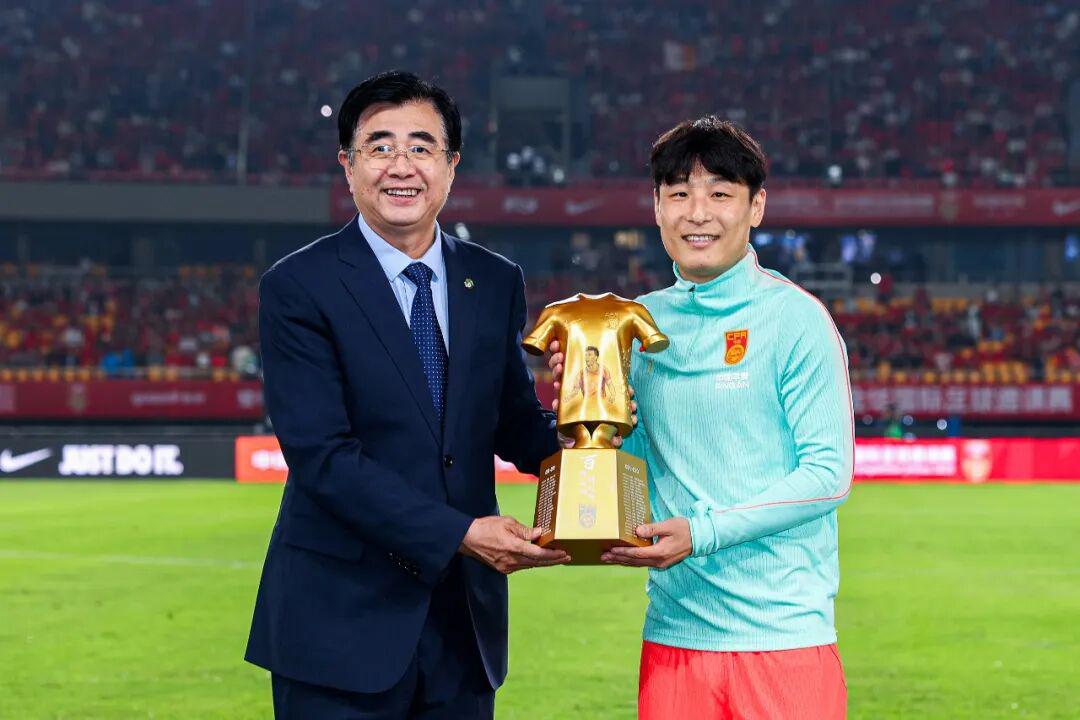 英媒:找库库的替代者,切尔西有意和曼联争夺刘易斯