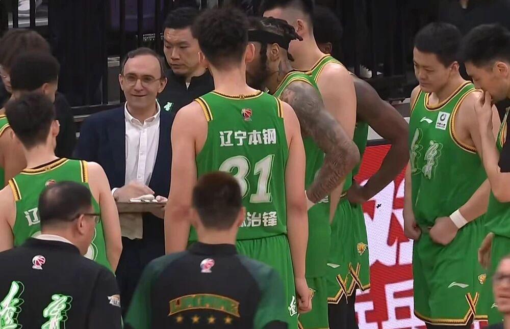 下滑得有点那快，卡塞米罗3次被过全场最高+5次丢失球权